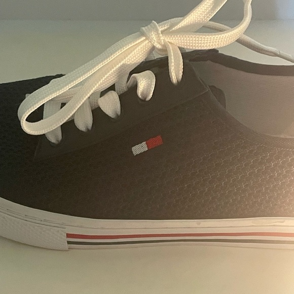 Tommy Hilfiger Classic Navy Blue Lightweight Lace Up Fashion Preppy Sneakers 7M - Picture 10 of 10